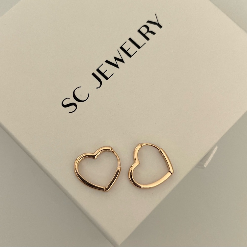 LAST ONE Small Heart Hoop Earrings 18k Gold Color  Luxury Jewelry - Picture 5 of 6